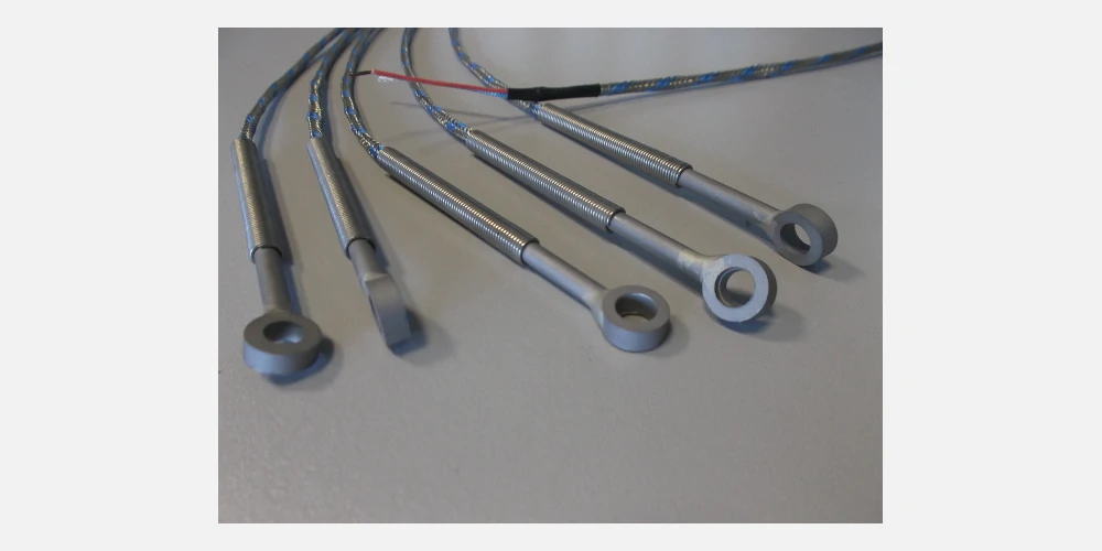 Contact thermocouple with welded eyelet